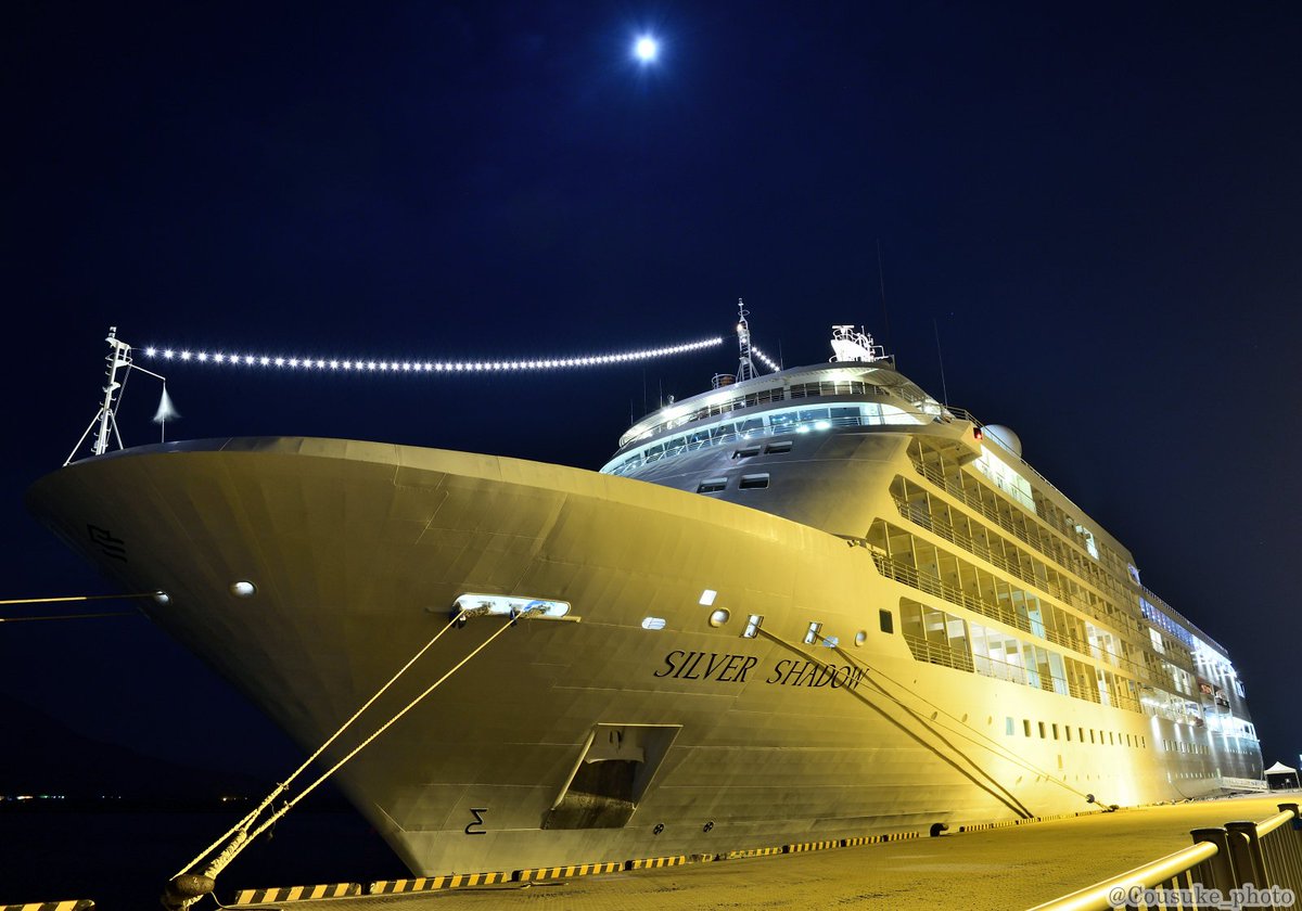 tori_no_sashimi's tweet photo. Silver Shadow in Kagoshima
#シルバー・シャドー #SILVER_SHADOW #Kagoshima #鹿児島 #客船 #船 #北埠頭 #夜景 #夜のお船 #ライトアップ #乗ってみたい #ファインダー越しの私の世界 https://t.co/uSAgb39QHn