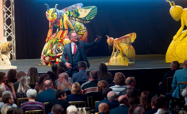 good2bid's tweet photo. BEE #charitable this winter by following in the footsteps of the bee auction in Manchester. Over £1m was raised for the #WeLoveManchesterCharity by auctioning off 27 bee statues! We’re BUZZing to make a difference like this with your help! #SundayFunday  https://t.co/T3TAEHGDqs https://t.co/nFlzFl0UO6