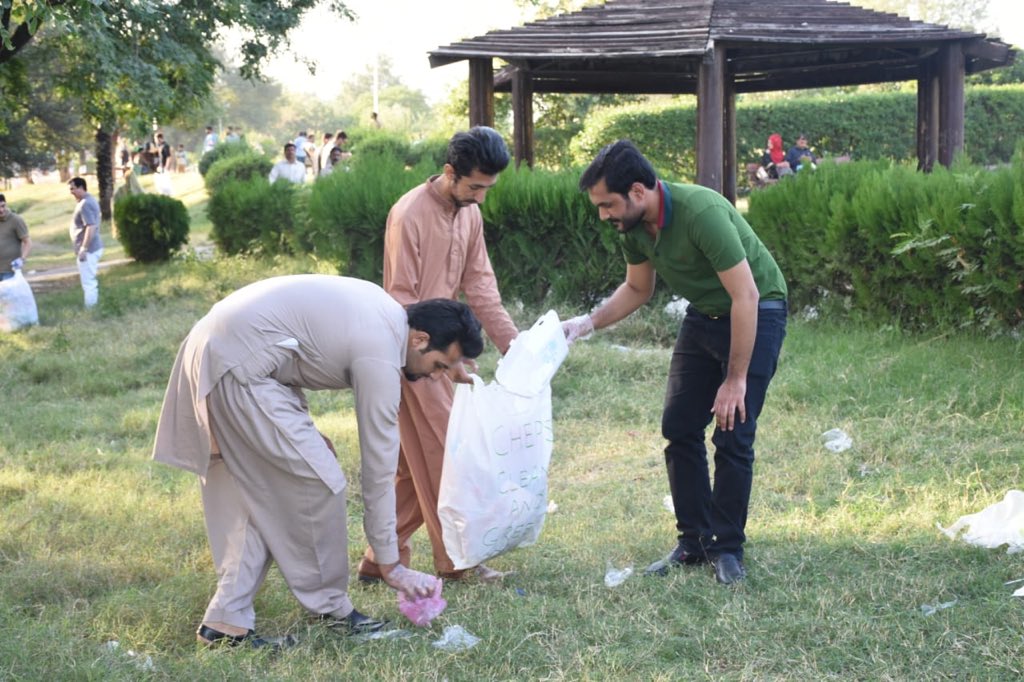 ChauderyArslan's tweet photo. Clean and green drive along with @zartajgulwazir at Shakrparian ISB.a great initiative of my leader @ImranKhanPTI towards Environment Friendly Pakistan.Every one is urged & requested to put efforts for this great cause to make our motherland more beautiful. https://t.co/0C3CJ1Mu6R