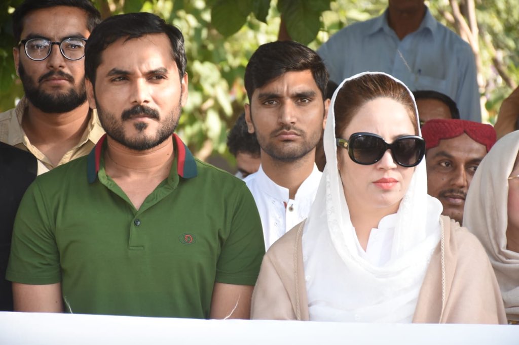 ChauderyArslan's tweet photo. Clean and green drive along with @zartajgulwazir at Shakrparian ISB.a great initiative of my leader @ImranKhanPTI towards Environment Friendly Pakistan.Every one is urged & requested to put efforts for this great cause to make our motherland more beautiful. https://t.co/0C3CJ1Mu6R