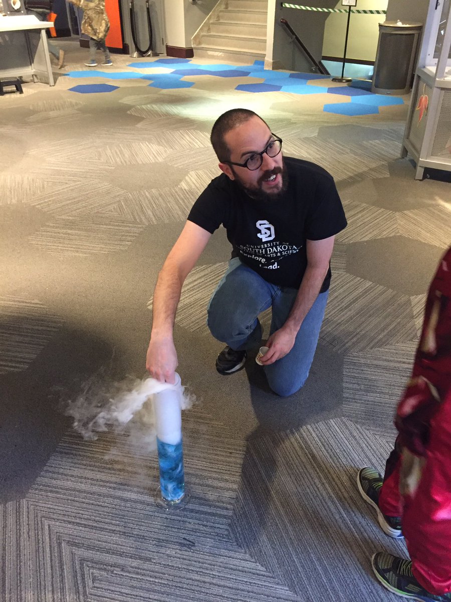 USDChemistry's tweet photo. Yesterday @USDChemClub had a great time at the Spooky Science event at the Washington Pavillion in Sioux Falla https://t.co/FJlrj3291Z