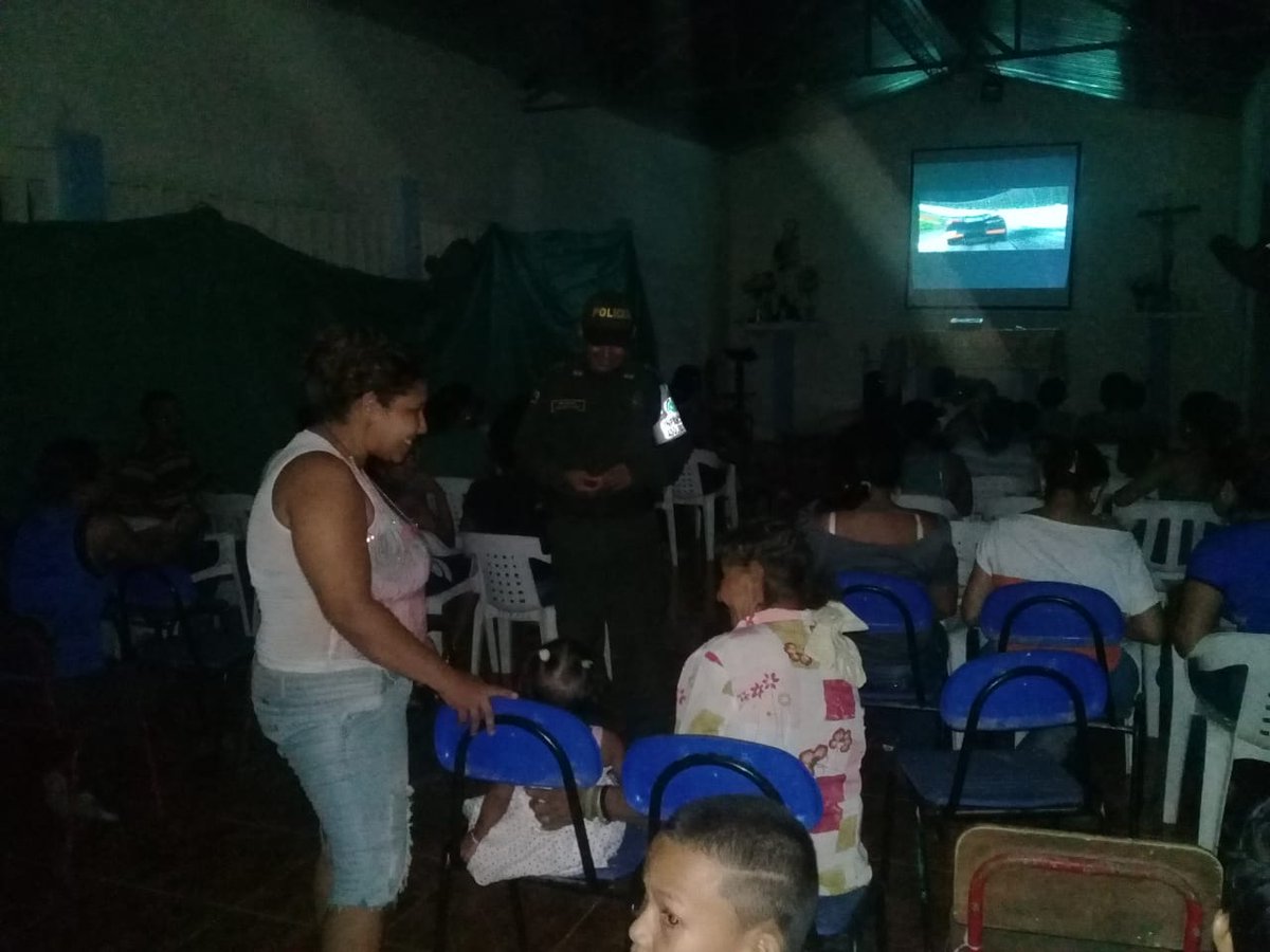 SucComunicadore's tweet photo. En la noche de ayer se realizó cine al barrio con la comunidad de Pampanilla por @SucComunicadore  @psocialmag #LaMojana. https://t.co/Eq4HwoNFmb