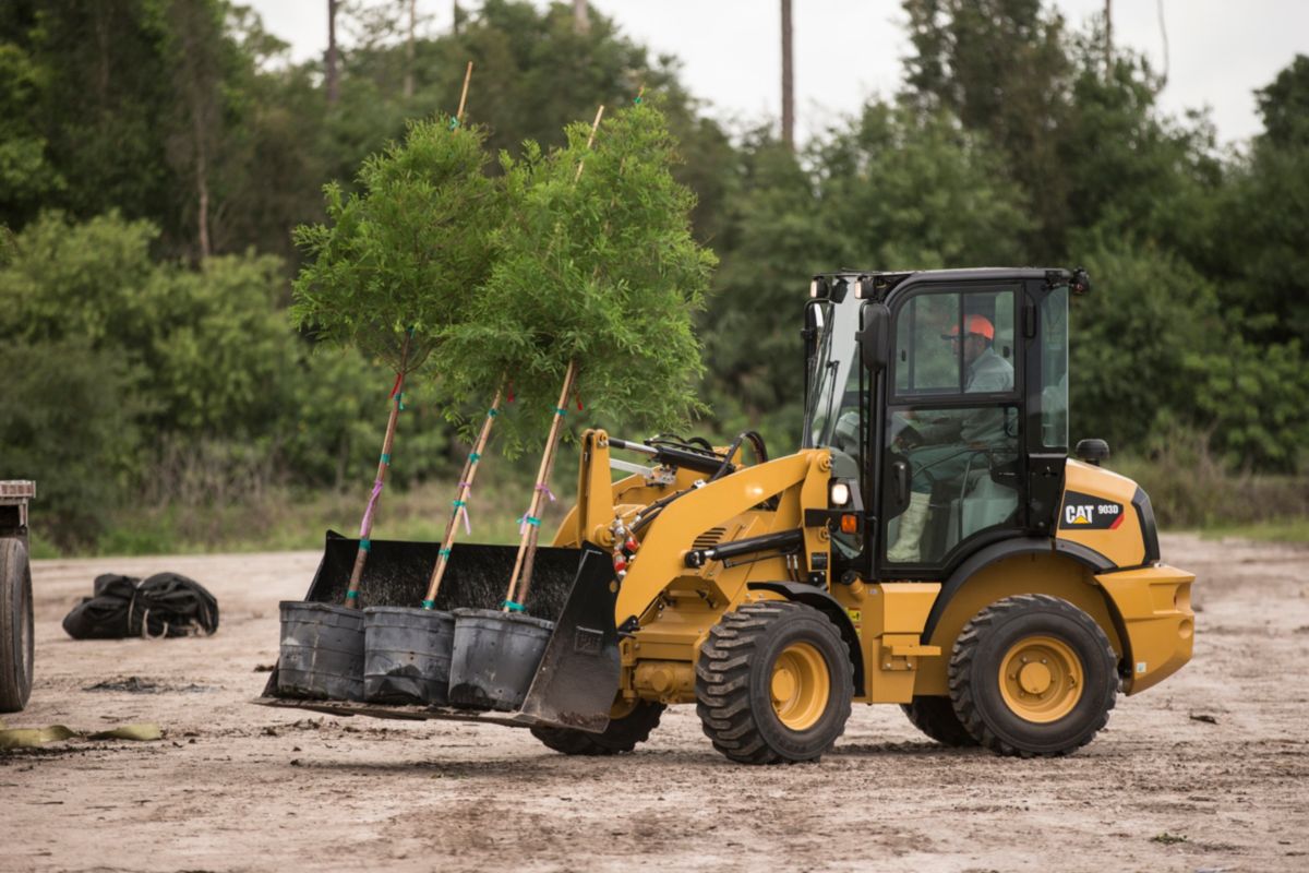 rockanddirt's tweet image. Cat® 903D Compact Wheel Loader Delivers Increased Performance, Expanded Work Tool Capability and Enhanced Operator Comfort! Find out more at blog.rockanddirt.com/industry-news/… #Caterpillar #CompactWheelLoaders