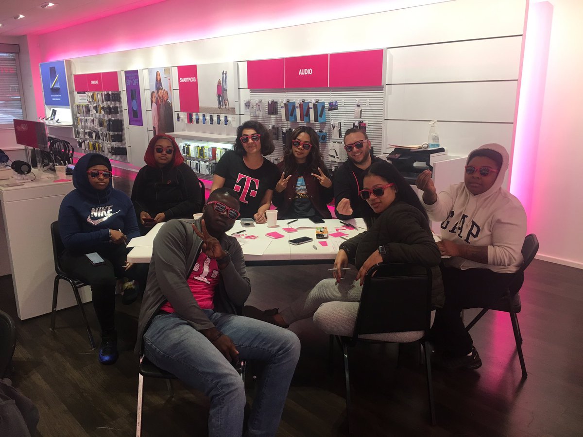 corporateJamesB's tweet photo. #OperateWithPurpose #BeachwoodTmobile #NCredible @JLDDacey @Kenyadunn12 @okathleen22 https://t.co/faKpsGxEcc