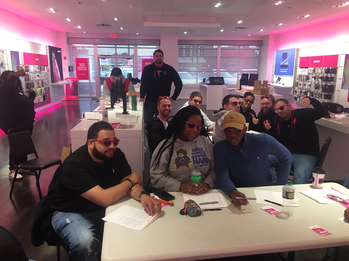 corporateJamesB's tweet photo. #OperateWithPurpose #BeachwoodTmobile #NCredible @JLDDacey @Kenyadunn12 @okathleen22 https://t.co/faKpsGxEcc