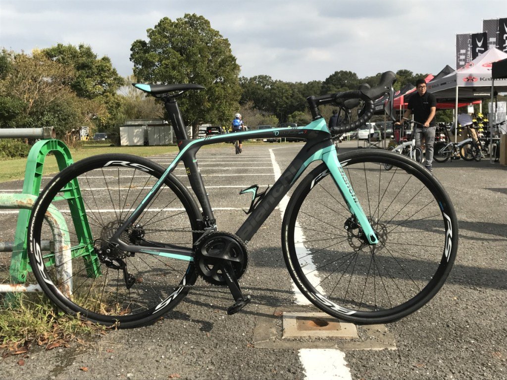 ワイズロード関西地区 Pa Twitter 社員試乗会で初心者の方にも大オススメできる Bianchi Oltrexr3 Disc に乗ってきました 万人受けする優等生タイプのディスクロードですよ ワイズロード京都 ビアンキ京都 T Co Rs1kggxqw4 T Co Qvssbddoqm