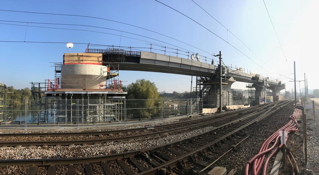 Ce week-end, c'etait aussi une belle performance pour les équipes <a href="/itif_travaux/">1Afer2rail</a> &amp; <a href="/eiffage/">Eiffage</a> sur le chantier EOLE du saut de mouton à  Bezons avec la mise en place de 6 tabliers avec l'une des plus grosses grues d'Europe. BRAVO À TOUS 🎉🥇 #LeReseauAvanceIDF