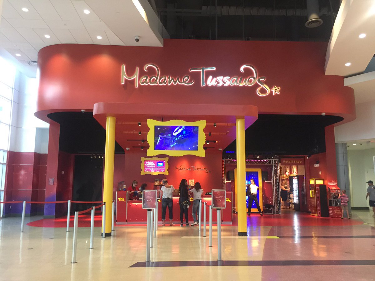Dayngr's tweet photo. Thanks @MadameTussauds for a great day! We had a blast. @pitbull @tomhanks @nbcsnl #TussaudsOrlando #Blogger #BlogLifeU18 #SocialInfluencerPRO #NCBlogger #TravelBlogger #DayngrTravels https://t.co/RhFKNaDvWd