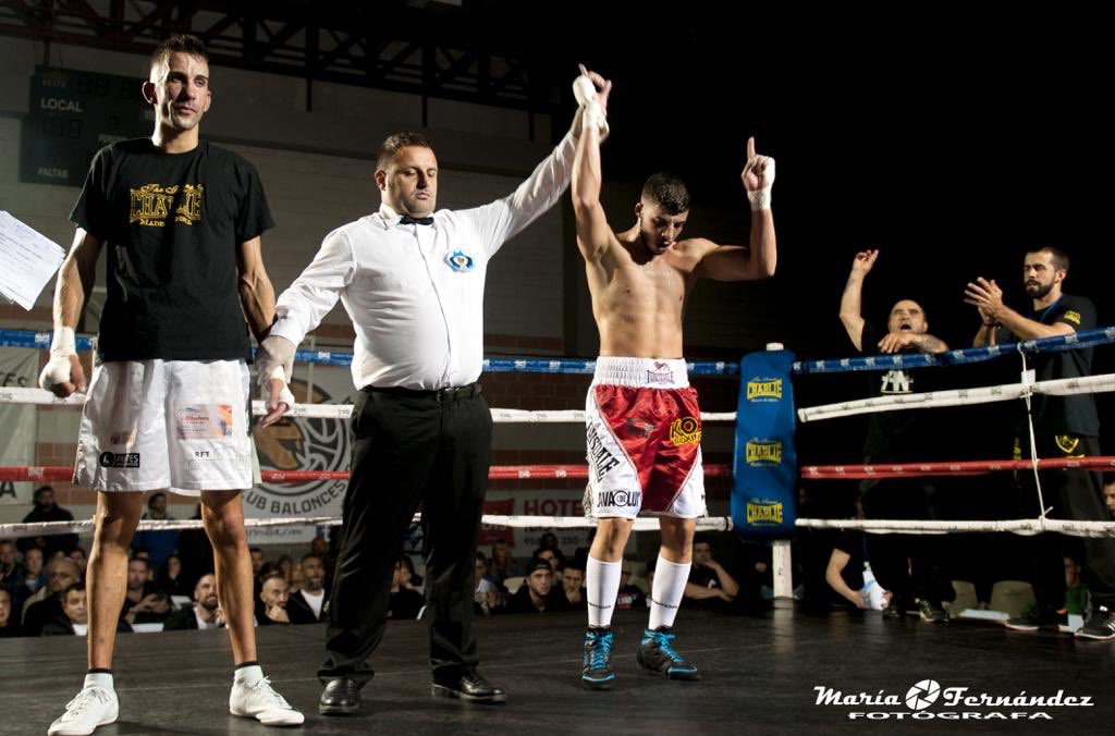 KOBoxing2016's tweet photo. ¡SUMA Y SIGUE! Abdessamad Nechchad vence a los puntos por Decisión Unánime al peligroso y complicado Damian Esquisabel en 6 rds. Gracias a @MGZ_Promotions por contar con nosotros en un evento de este calibre.
Se aproximan grandes...
#Boxeo #KOBoxing #VSBoxing #DonBoxing https://t.co/GbsF0y3ejw