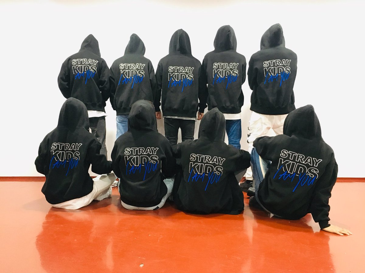 [스키지기] 오늘 세 번째 UNVEIL 어땠어요?🧐 스키지기는 처음부터 끝까지 감동의 눈물을 슼즈슼즈 흘렸다죠😭😭
잠시 후에 KBS2 방송 보며 오늘 하루 잘 마무리 하세요🤩
2018.10.22 18시에 발매되는 I am YOU도 많은 기대 부탁드려요🎤🎼
You make Stray Kids STAY🖤