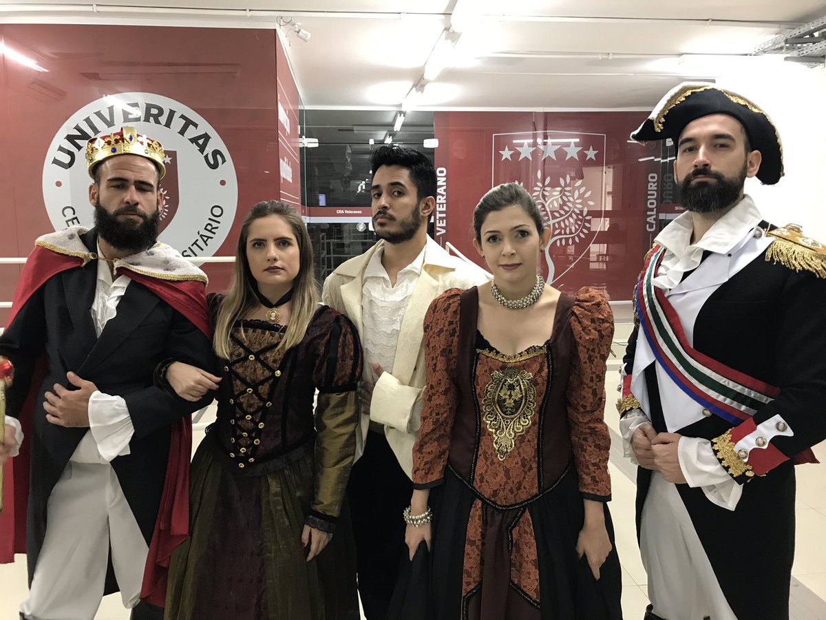 ProEnemOficial's tweet photo. 210 anos da vinda da família real para o Brasil. 
Vai rolar uma paródia incrível!

#aulaoproenem https://t.co/wAWEGk7DC9
