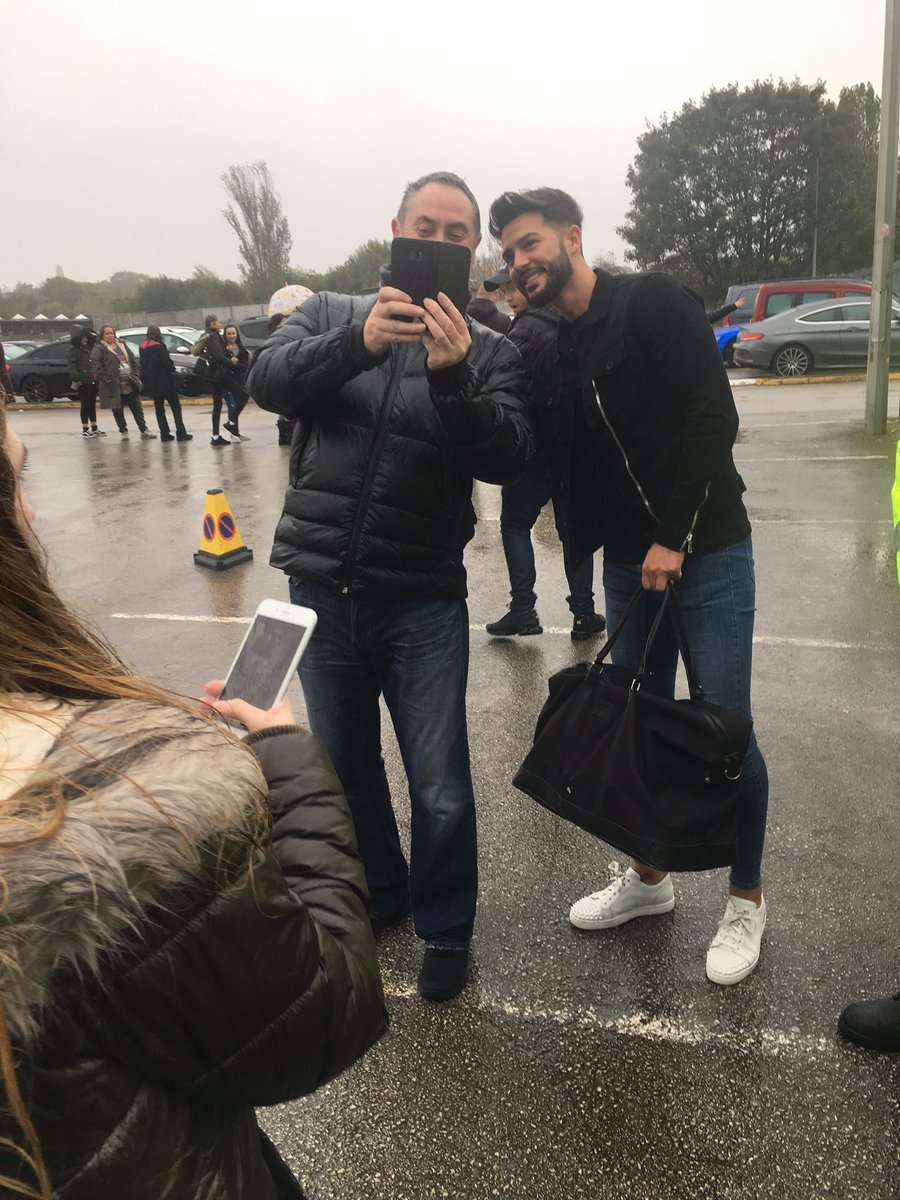 Lucky7Talent's tweet photo. Love Island’s @Dean_Overson stopping for his Fans today at @TranmereRovers for the @Sellebrity_UK Charity Football Match in aid for @jbmt1 amazing support & turn out! #JamesBulgerMemorialTrust #TranmereRovers #TRCT ⚽️📸 https://t.co/7I288sOsTT