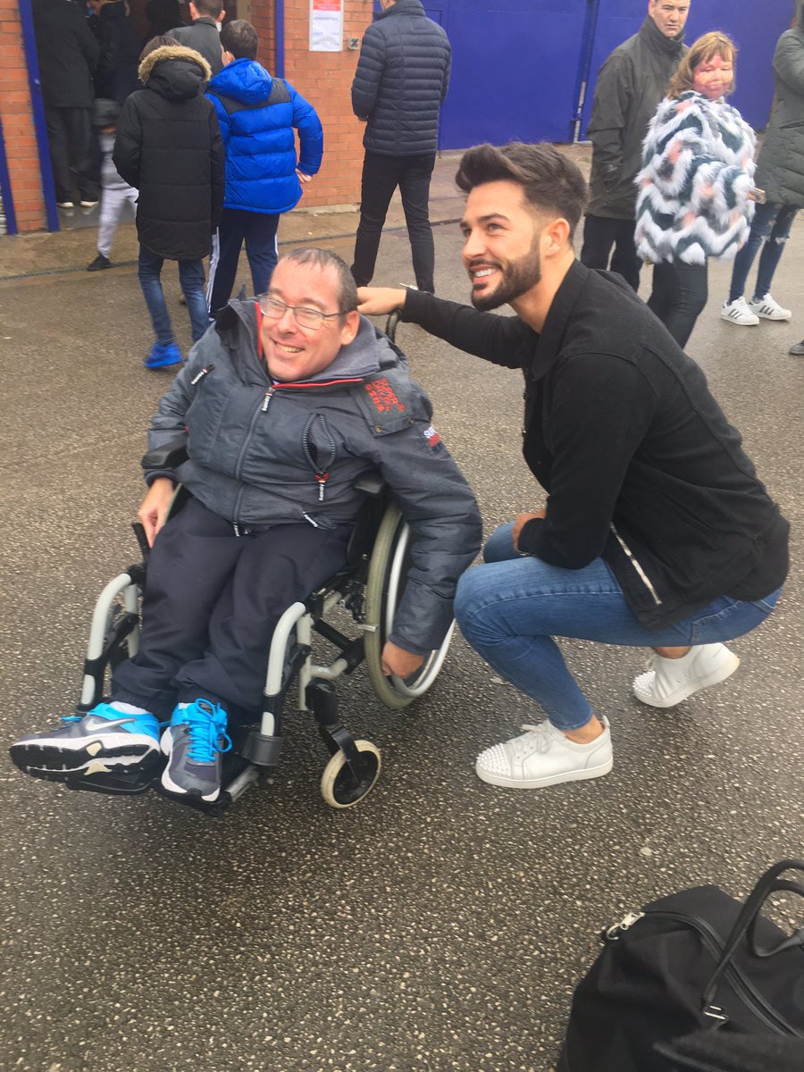 Lucky7Talent's tweet photo. Love Island’s @Dean_Overson stopping for his Fans today at @TranmereRovers for the @Sellebrity_UK Charity Football Match in aid for @jbmt1 amazing support & turn out! #JamesBulgerMemorialTrust #TranmereRovers #TRCT ⚽️📸 https://t.co/7I288sOsTT