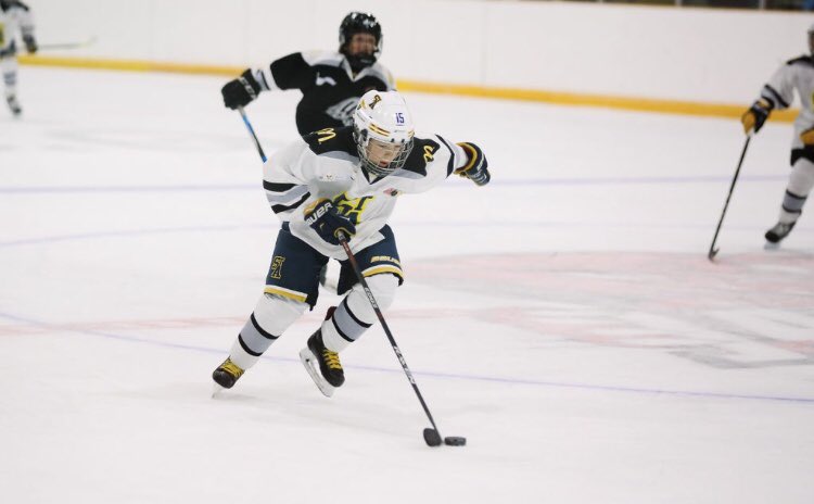 Oil5Time's tweet photo. Good luck to the @Hockey_StA #AtomAA Lightning playing for Gold in the #Jasper tourney. @Raven_Hockey #RavenSpotting #RavenEdge #40flex Thanks to @lisagodlien for the pics. https://t.co/SzYls6eXxY