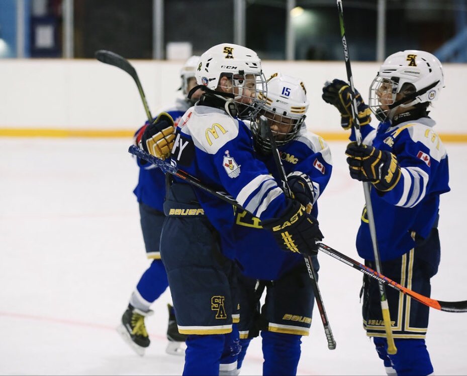 Oil5Time's tweet photo. Good luck to the @Hockey_StA #AtomAA Lightning playing for Gold in the #Jasper tourney. @Raven_Hockey #RavenSpotting #RavenEdge #40flex Thanks to @lisagodlien for the pics. https://t.co/SzYls6eXxY