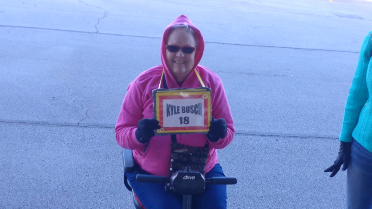 jrahorst's tweet photo. Havent done this for a while... @KyleBusch fan of the week here @kansasspeedway coming to see #NASCARPlayoffs and #18n18 was on her bucket list! @JoeGibbsRacing @SamanthaBusch https://t.co/jlinfDIIke