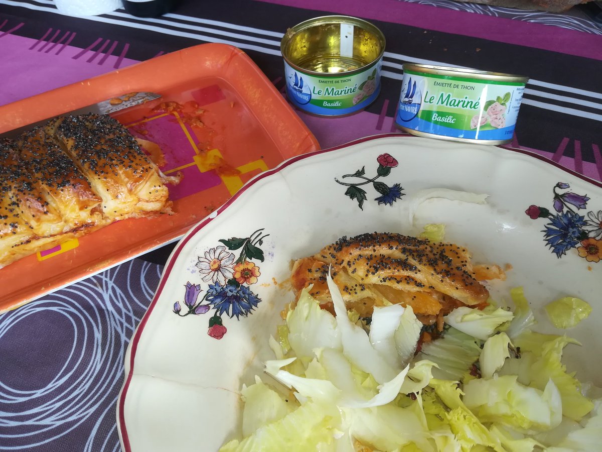 y3rdu4's tweet photo. Et voilà.... Reste à déguster cette tresse feuilletée à l'émietté de Thon Le Mariné Basilic, mozzarella, tomates et basilic ! 😊 😍 😋
@petit_navire_fr @sampleo @petitnavire #lamervousinspire #sampleofrance #petitnavire https://t.co/pp1DHpYoJ6