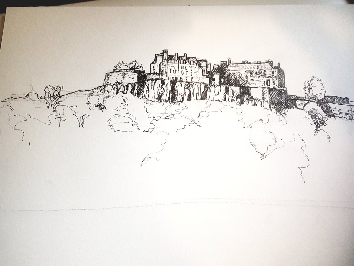 Getthepicture4's tweet image. Sketching the autumn colours at Stirling castle with pen and watercolours

#sketchbook #art #painting #Sketching #watercolour #scottishartist #scottishart #scotland #stirlingcastle #autumn