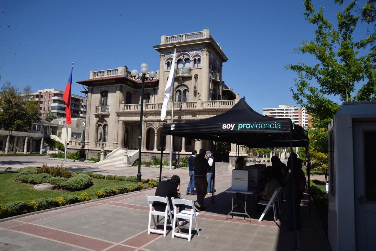 ¡PARTICIPA EN LA CONSULTA CIUDADANA DEL PARQUE PADRE HURTADO! Te esperamos en el frontis del Palacio Falabella (Av. Pedro de Valdivia 963), entre 9:00 y 18:00 horas. También puedes votar e informarte en 👉🏻mejoremoselparque.cl