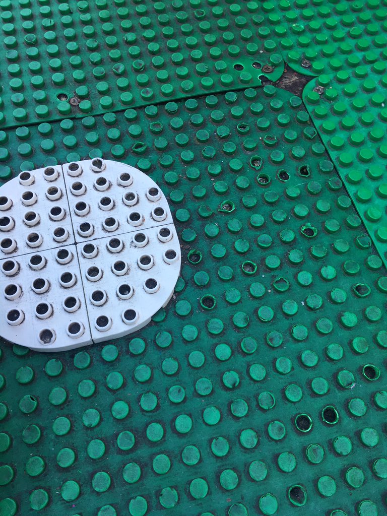 SophieMooBoo's tweet photo. @LEGOLANDWindsor Seriously? You can’t afford ro replace the £2.99 boards? And put some Lego out? Instead you have paying customers seeing this for an hour in the queue. #drivingschool #wouldtakeanhourtofix https://t.co/6Zl0gWnJsI