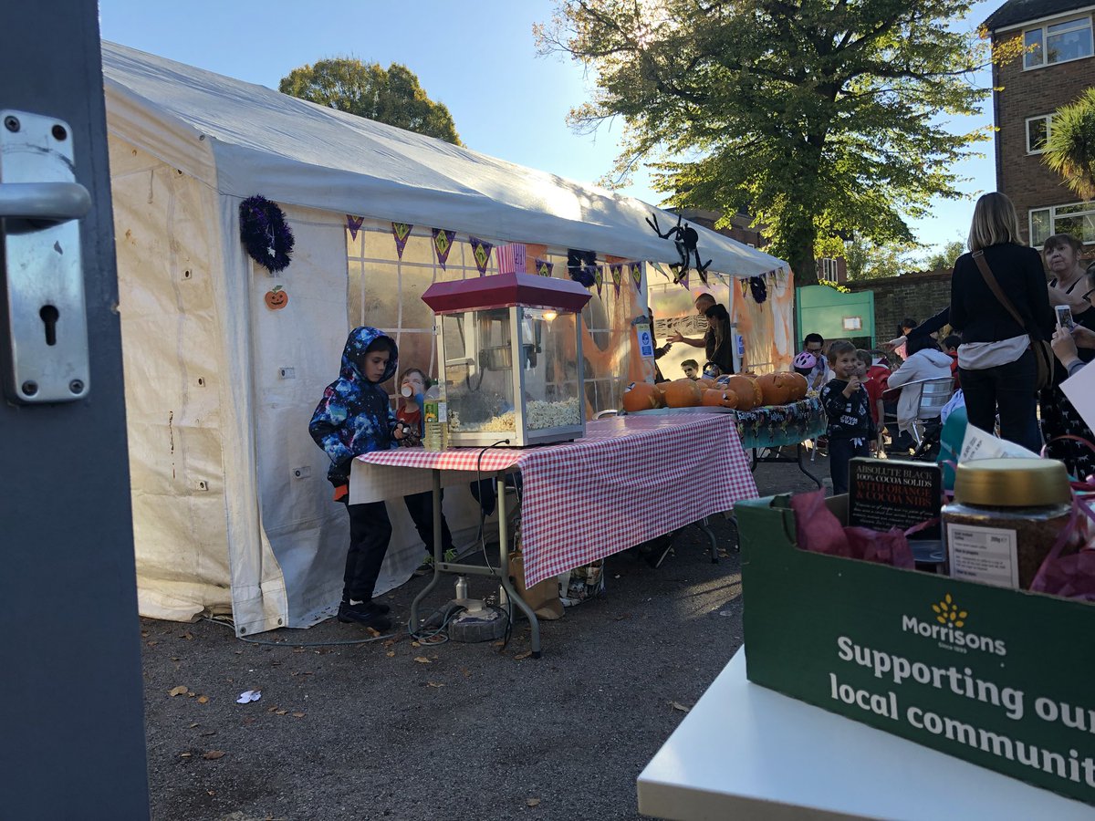 IceBlueMedical's tweet photo. Fab day providing medical cover for Shop &amp; Play’s Halloween spookfest event. Great day had by all! 

#Community #FamilyFun #Carshalton #TeamIceBlue https://t.co/UZbUZ6yZhn