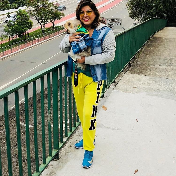 fcoficialrm's tweet photo. Rainha lindaaaaa 👑😍 Severino é gracinha!!!🐕 @robertamiranda1 https://t.co/G12iFr0BB4