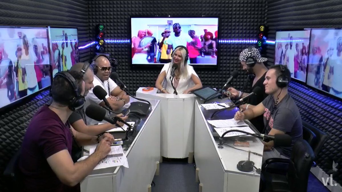 jujuco2's tweet photo. Une émission de ouf 😃 C'est toujours un bonheur de vous regarde tous les dimanches 🤗 Merci @TL_Delarue @tcherchem @xavierdelarue @djamidjam @R_Vanyper @LaBaronneEtCie #LaBaronneEtCompagnie 😍😚👌❤️ https://t.co/FWdjyX5YnC