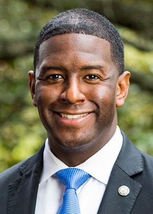 WSWS_Updates's tweet photo. #Florida gubernatorial election: Suddenly “socialism” becomes the issue - World Socialist Web Site https://t.co/cgMcMErDlI #FloridaMidTerms #FloridaGovRace #FLGovRace #Midterms https://t.co/3k4M388Odg