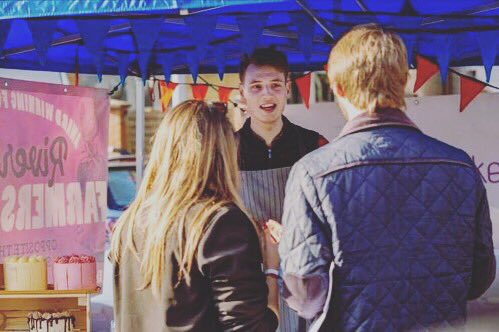 Great day covering the 20th anniversary of the Riverside Farmers Market🌱 4 hours of radio ain’t easy but free drink and cake definitely helped🙌🏻 @RCMAmarkets <a href="/Cardifftweeter/">Cardifftweeter™ - CCFC 125 Years 💙🐦</a> <a href="/letthemseecake/">LetThemSeeCake</a> <a href="/CaroWild/">Caro Wild</a> <a href="/Journo_USW/">Journalism_USW</a> #cardiffhour #riversidemarket
