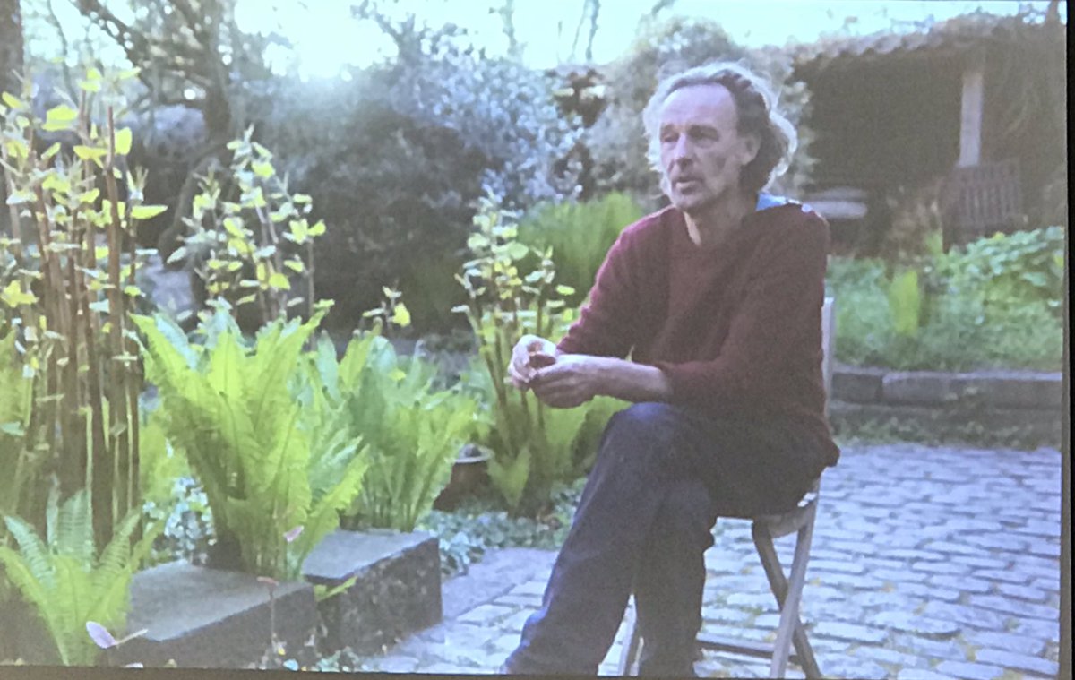 Our eyes are used to seeing things unbalanced so don’t centre your subject. Follow the rule of thirds says @RockyWalls. #InternalCommConf #IC #EmployeeEngagement <a href="/priyabates/">priyabates</a>