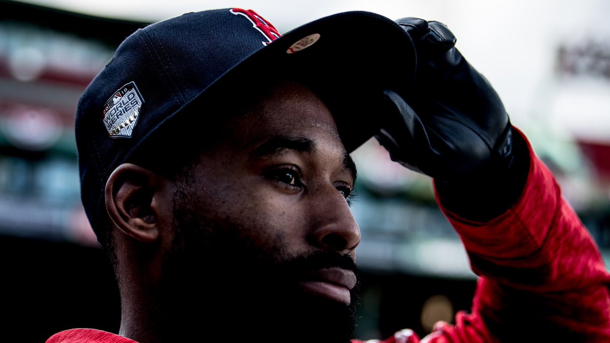 RedSox's tweet photo. #WorldSeries looks good on you. https://t.co/t6mCgtsRTI