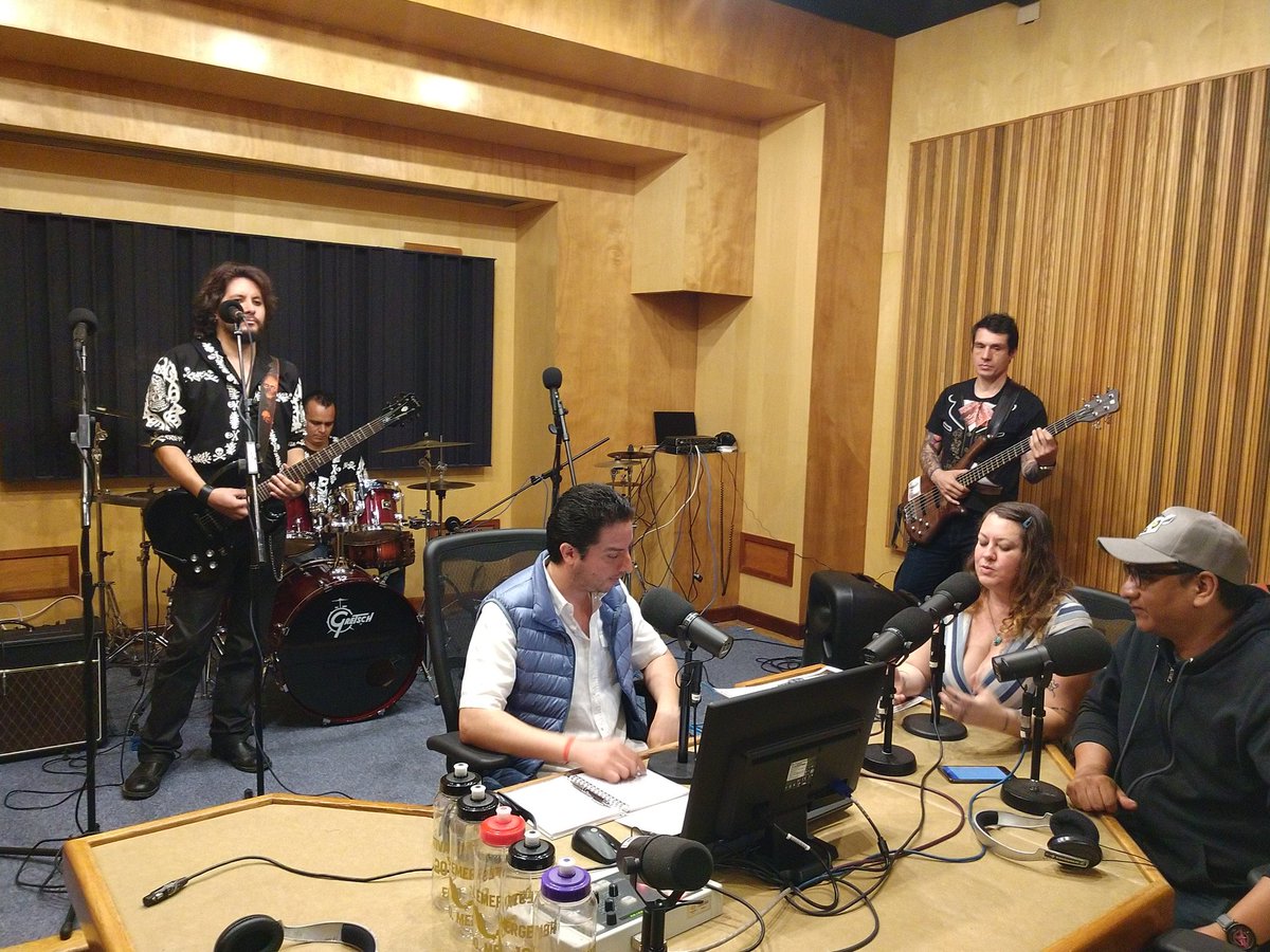 🚨#EnVivo🚨 #ShowDeMedioTiempo🎙 en el 730 de am por W Deportes📻
🎶Nuestros invitados de hoy son parte del Festival Emergencia Estado de Mèxico🎪
-<a href="/XKeban_mx/">XKeban</a>
- #CiudadFicción 
- <a href="/loscienpies/">@LosCienpies</a>
- @ElMariachiF
Sigue nuestro streaming en el siguiente👇🏻👇🏻👇🏻m.facebook.com/story.php?stor…