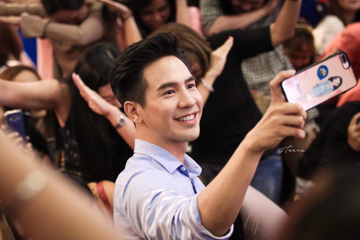 netty_teera's tweet photo. นี่เชื่อว่าทุกอย่างที่พี่โป๊ปตั้งใจจะทำคือพี่ตั้งใจจริงๆ คิดทุกอย่างมาดีแล้ว ยิ่งอะไรที่เกี่ยวกับฟคพปจะนึกถึงและให้ความสำคัญเป็นอันดับแรก แฟนๆ พี่ต้องได้รับการดูแลดีที่สุด เราสบายดีพี่เขาก็ส��ายใจ เราให้ความรักพี่เขาๆ ก็ให้ใจกลับมาเต็มๆ ทุกคนมาหาพี่เลยมีความสุขกลับไปเนอะ #popezaap https://t.co/5TrZCh2i3p
