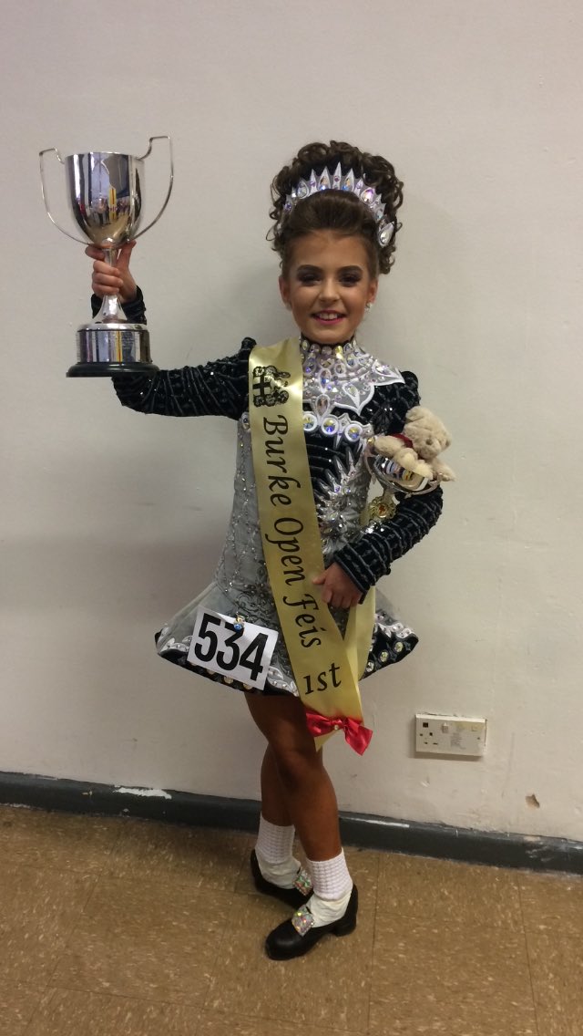 rosemae107's tweet photo. Manchester this weekend for Holly and Anna’s first feis with their new school , The Nadine Martin Academy...a lovely 8th place for Holly and an amazing 1st place for Anna ,her first open championship win 😱@SMCHull  @smc_sport https://t.co/QFY0Xk7tJg