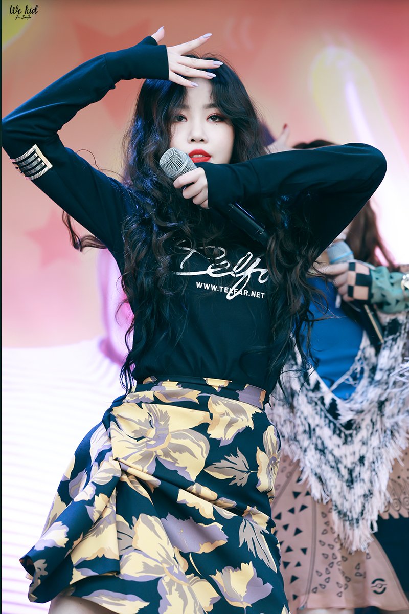 wekid52's tweet photo. 181016 신촌 여기콘서트
#여자아이들 #서수진 #수진 #soojin

✌️💜😍 

@G_I_DLE https://t.co/7tTMOqb8pU
