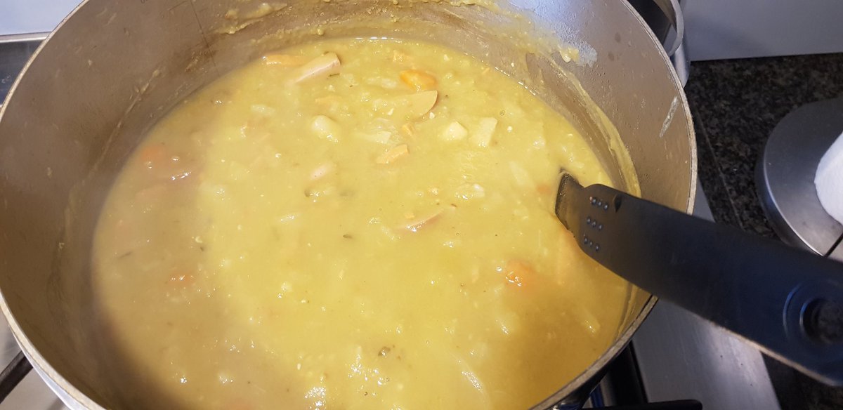 Vegetarische erwtensoep met gerookte speckjes en vegetarische rookworst. Ben benieuwd <a href="/VegaSlager/">De Vegetarische Slager</a> !