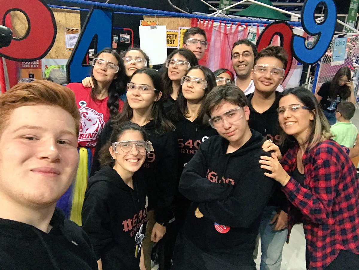 Turkish Robotics 2018 Off Season’da pit alanımıza gelerek ekibimizi ziyaret eden <a href="/bahcesehir_k12/">Bahçeşehir Koleji</a> Lise Koordinatörümüz <a href="/CemaliYahya/">Yahya Cemali</a> hocamıza teşekkür ederiz 😊💫