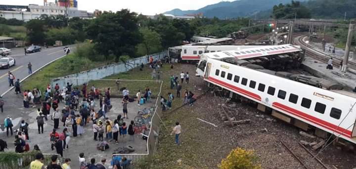 Ngeri... Video Detik-detik Menegangkan Kereta di Taiwan ...
