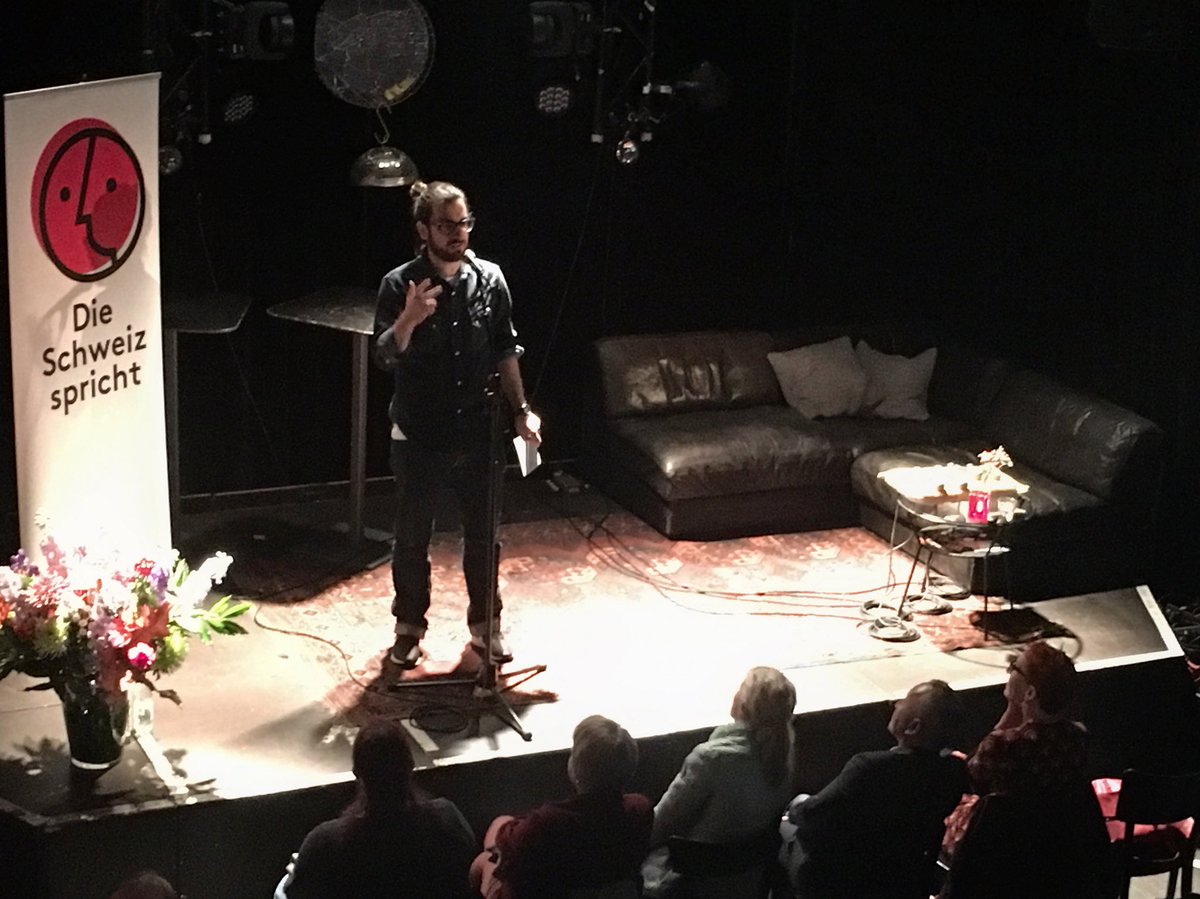 serpentillon's tweet image. .@matthiasdaum führt durch den Nach-Gespräch-Event mit Slampoeten Manuel Diener &amp;amp; Stefanie Grob und TeilnehmerInnen von #schweizspricht im Podiumsgespräch, moderiert von @SandroBrotz. Herzlichen Dank an alle!