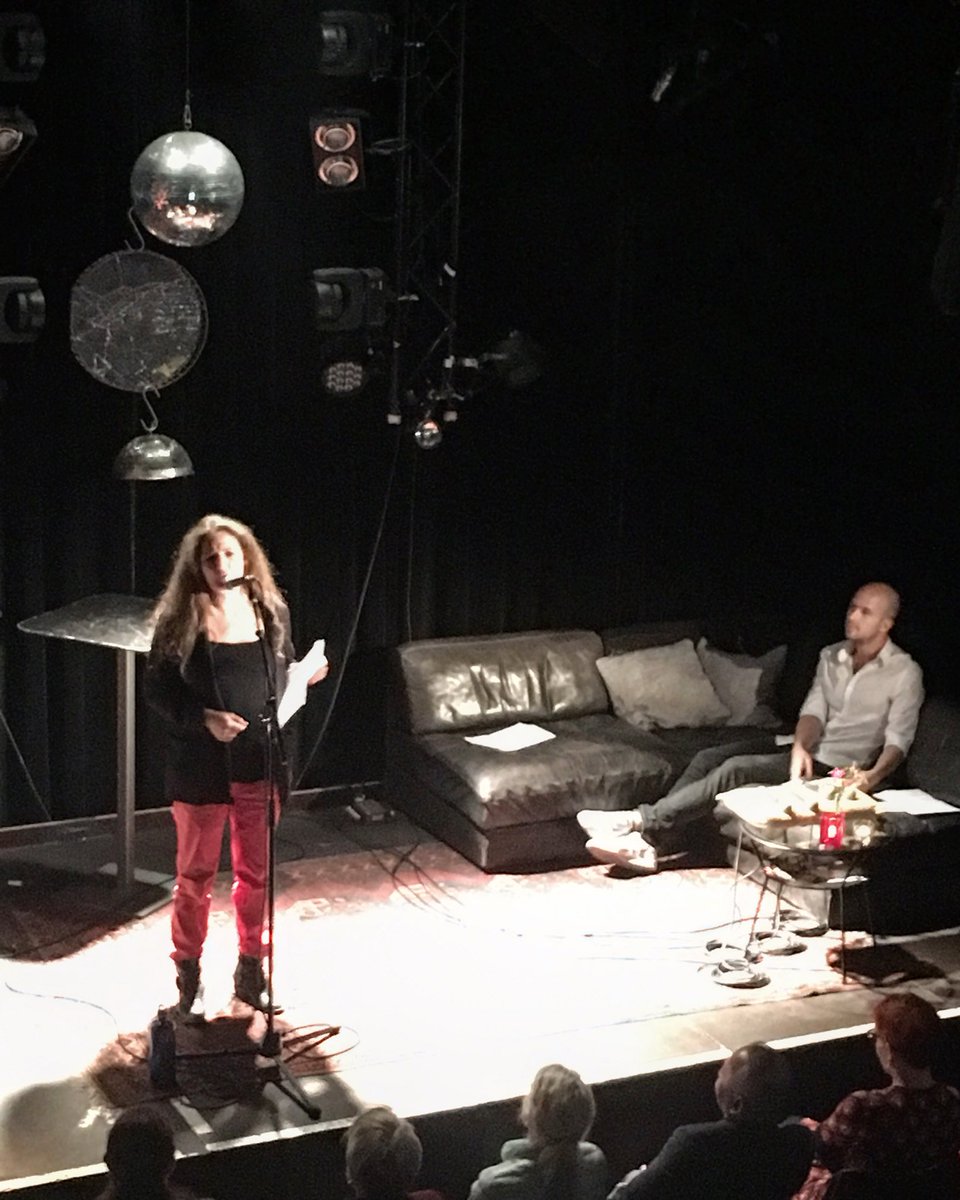 serpentillon's tweet image. .@matthiasdaum führt durch den Nach-Gespräch-Event mit Slampoeten Manuel Diener &amp;amp; Stefanie Grob und TeilnehmerInnen von #schweizspricht im Podiumsgespräch, moderiert von @SandroBrotz. Herzlichen Dank an alle!