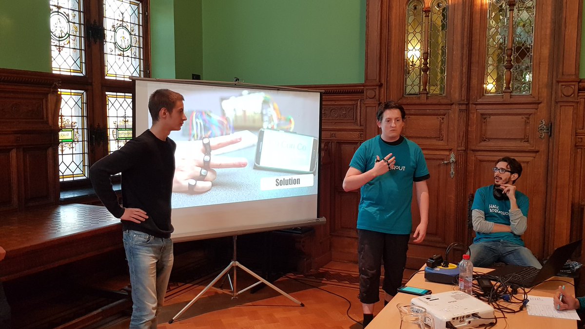 molengeek's tweet photo. 7ème projet avec la team de @EloiStree : SpeechlessVoice, une app qui permet grâce au système @tapwithus de retranscrire des tappements de doigts en sons et phrases sans le langage des signes #hackborgerhout #MolenGeekAntwerp https://t.co/He6IleVPL5