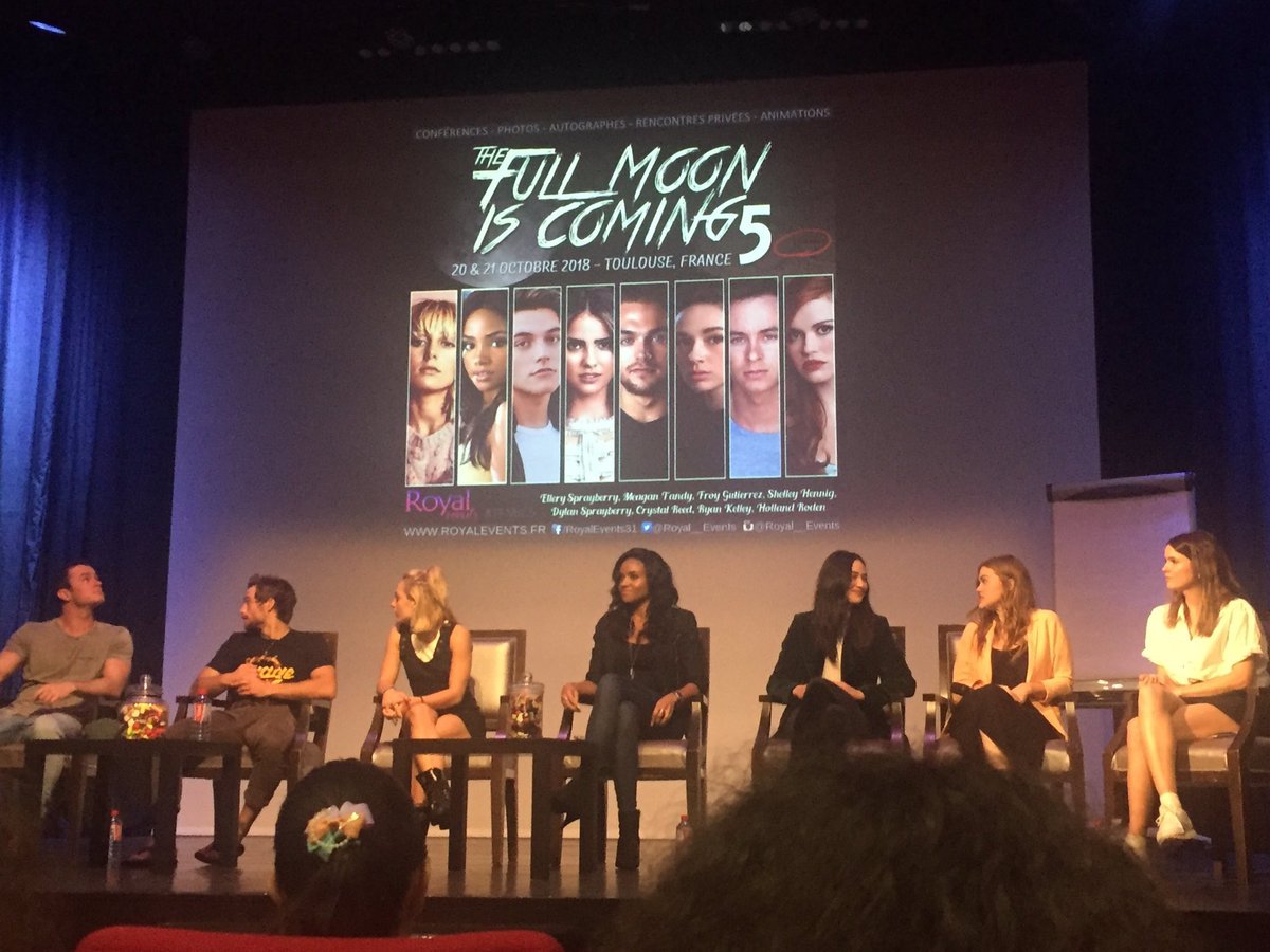 dgsara2's tweet photo. The Teen wolf's cast at #TFMIC5 during the panel yesterday ✨ https://t.co/t3j7Y3aOxz