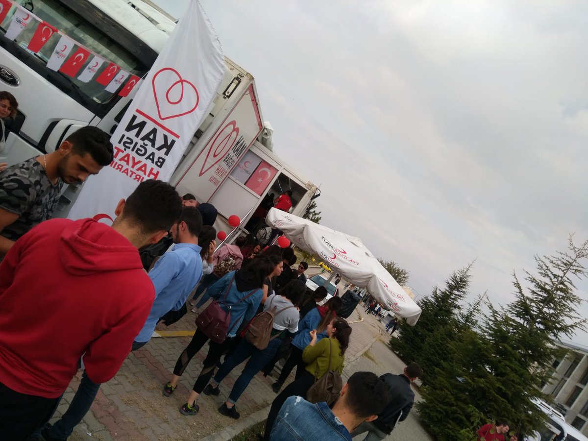 18-19 Ekim 2018 tarihlerinde  Merkez Kütüphane önünde saat 10:00-19:00 arasında düzenlenen Kan Bağış Çalışmamızda 218 ünite kan bağışı olmuştur.Desteklerinden dolayı T.Ü.Türk Kızılayı Topluluğu üyelerine,akademisyenlerimize ve kan bağışı yapan herkese tesekkür ederiz.