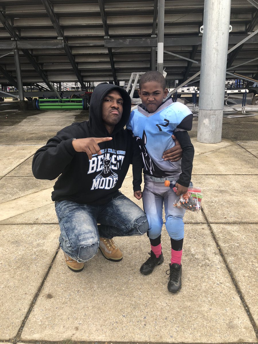 BabyTopDad's tweet image. Me and the ✨✨✨✨💪🏾. #RobJr #6U #LaurelStallions