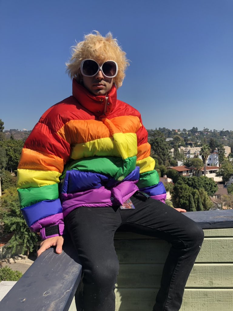 zilbersteve's tweet photo. -$1,000 sunglasses
-$3,000 jacket
-$800 jeans https://t.co/o34WLEwlsC