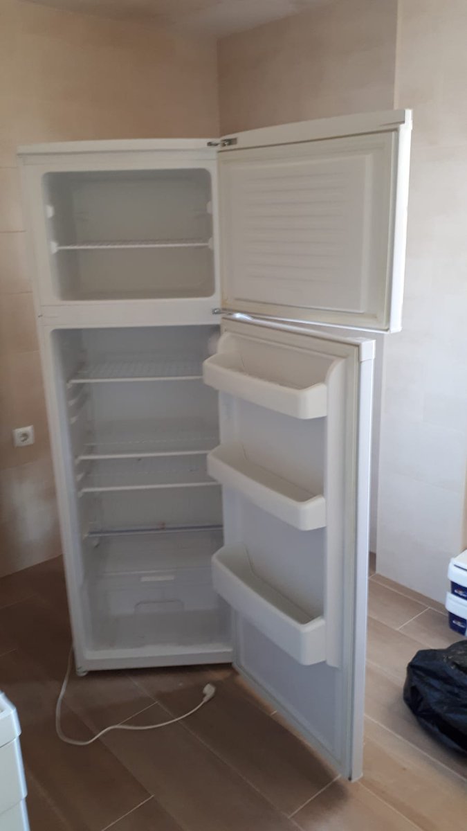 locarjo's tweet photo. @wallapop  VENDO FRIGORIFICO ANSONIC 100 EUROS https://t.co/1AR6TyS1wM
