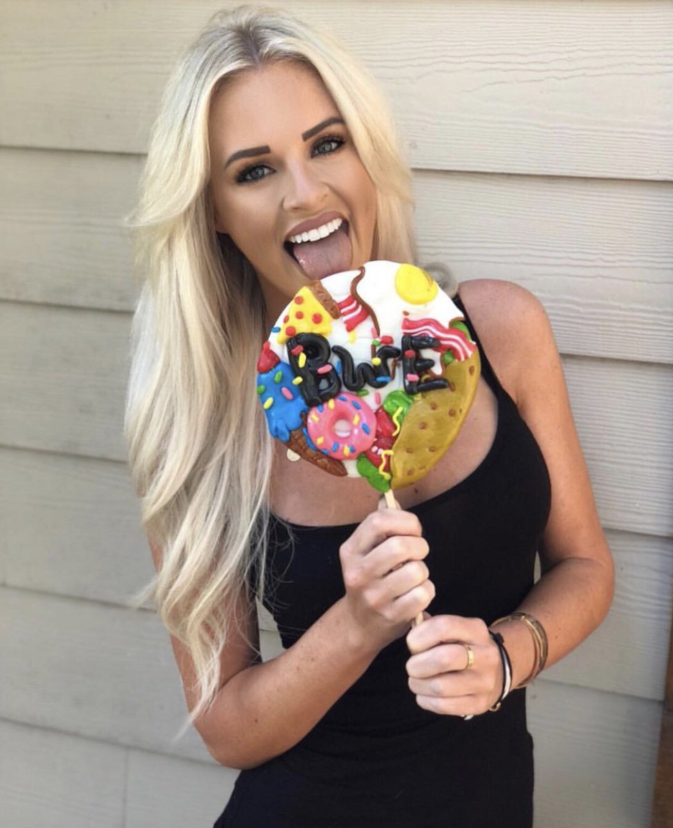 Spuncandymiami's tweet photo. We really know how to make amazing lollipops 🍭 https://t.co/FPnH5DbxWY