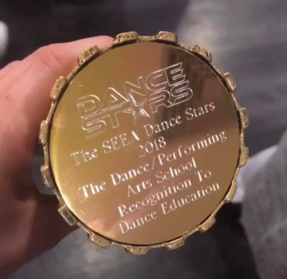 princessaurelia's tweet photo. @HPA_arts  Only went and won Best Performing Dance School at the South East Entertainment Awards! Such an amazing achievement , love you @suzannehewitt08 , so so so well deserved!!! ♥️♥️♥️ https://t.co/uDelrwBHsl