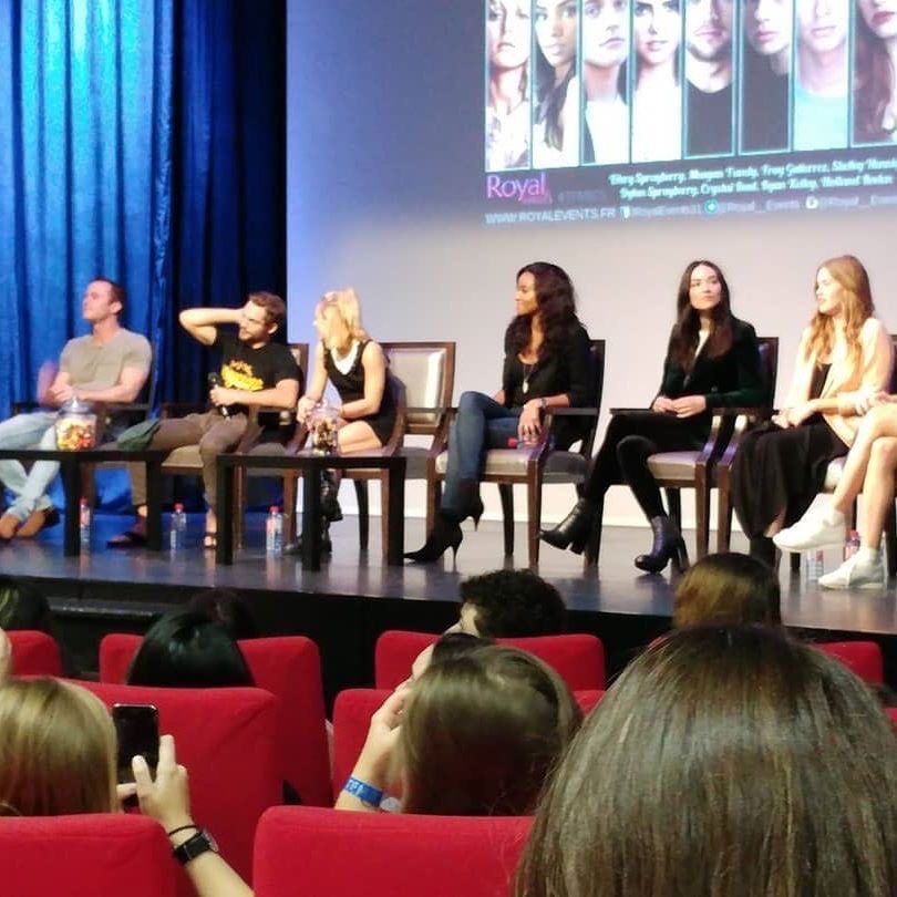 dgsara2's tweet photo. The Teen wolf's cast at #TFMIC5 yesterday ✨ https://t.co/hsUkIXc2IX
