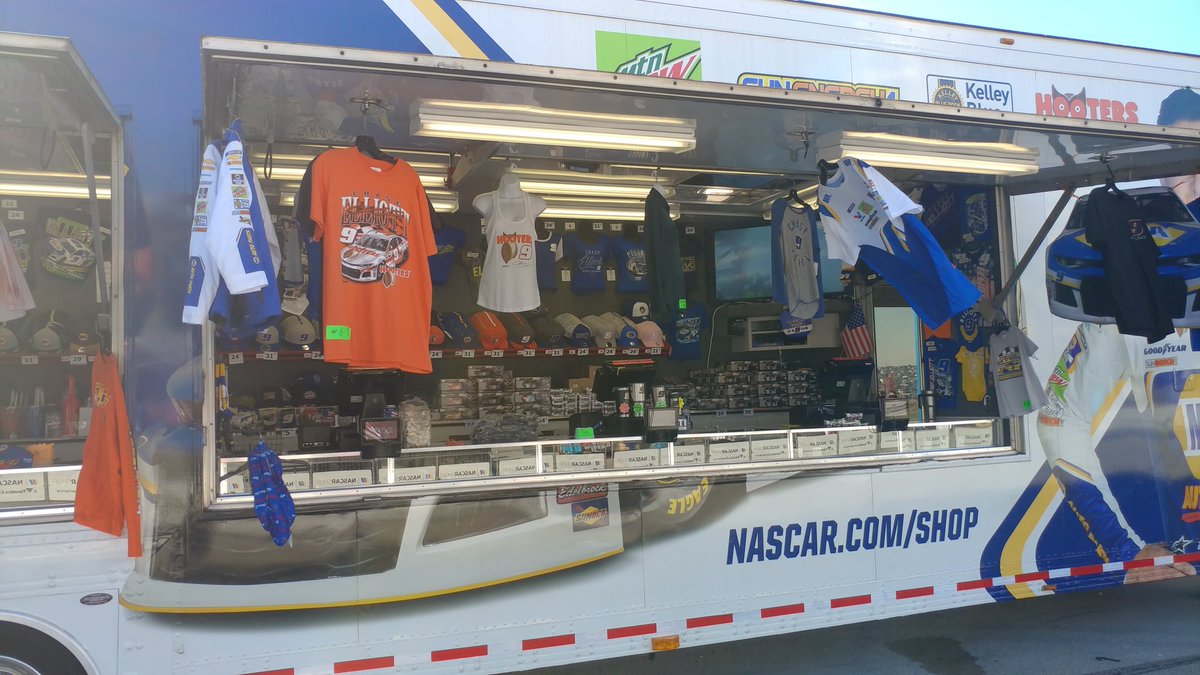 TracksideShop's tweet photo. Congrats to @chaseelliott and @TeamHendrick for a 2nd win in this round of the #NASCARPlayoffs @kansasspeedway 🔥 come #GearUp at trackside @Fanatics #Di9 https://t.co/bYfeYOzG4C